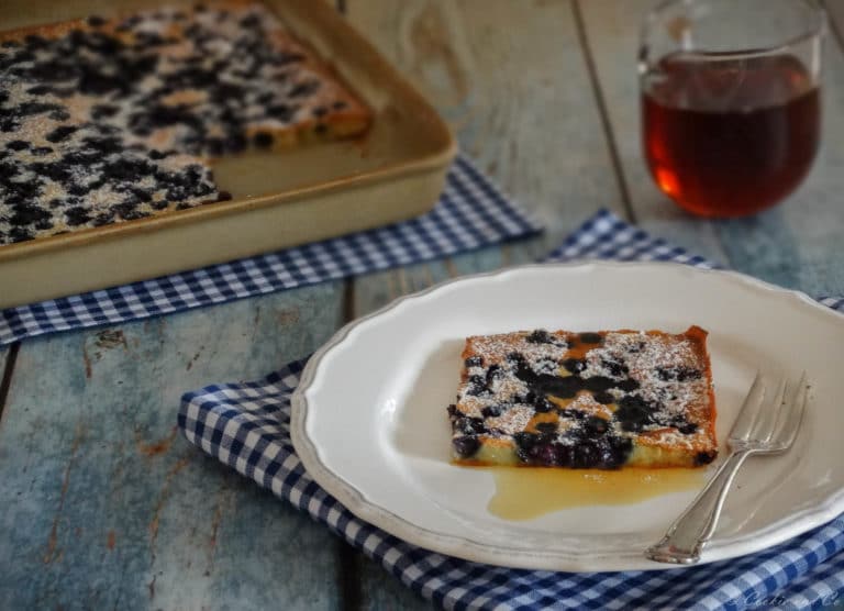 Ofenpfannkuchen mit Heidelbeeren