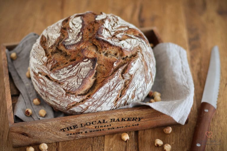 Nussbrot mit Ruchmehl