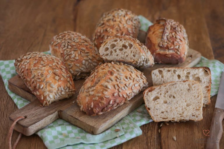 Sonnenblumenkernbrötchen