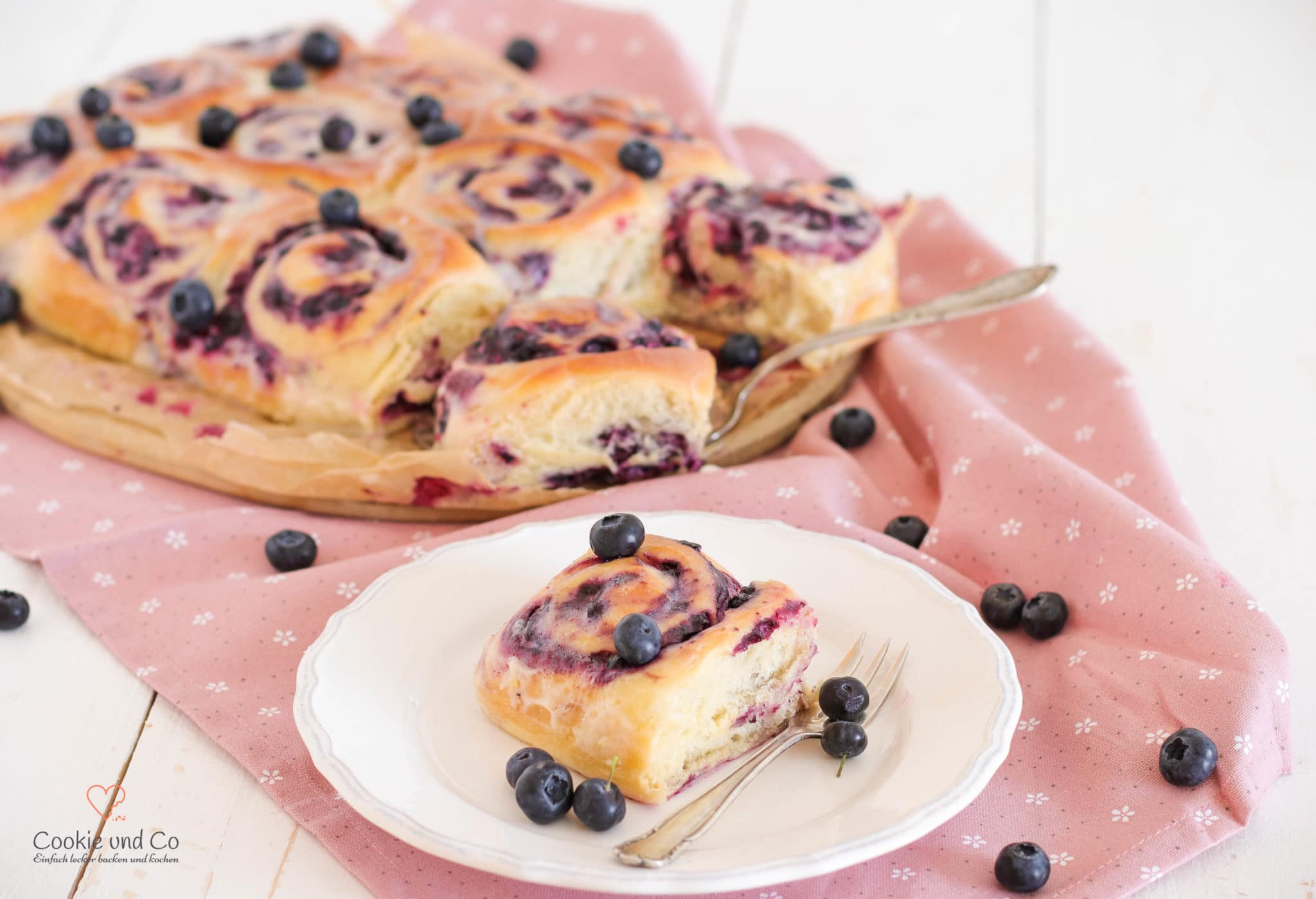 Blueberry-Cheesecake-Rolls