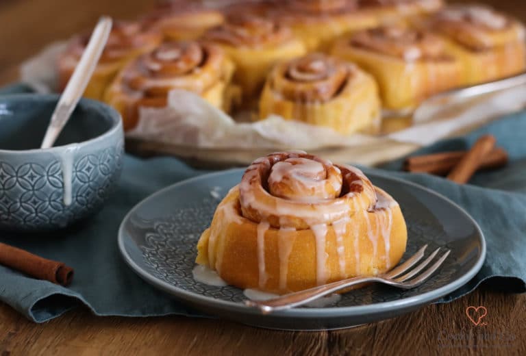 Sweet potato cinnamon rolls (Zimtschnecken)