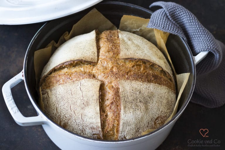 Kornkruste frisch gebacken im Gusstopf