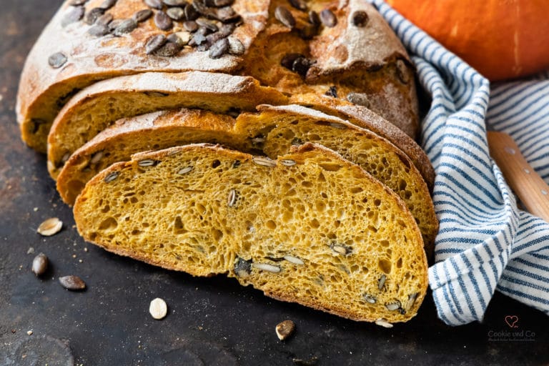 Herbstkruste, ein Brot mit Hokkaido Kürbis und Kürbiskernen