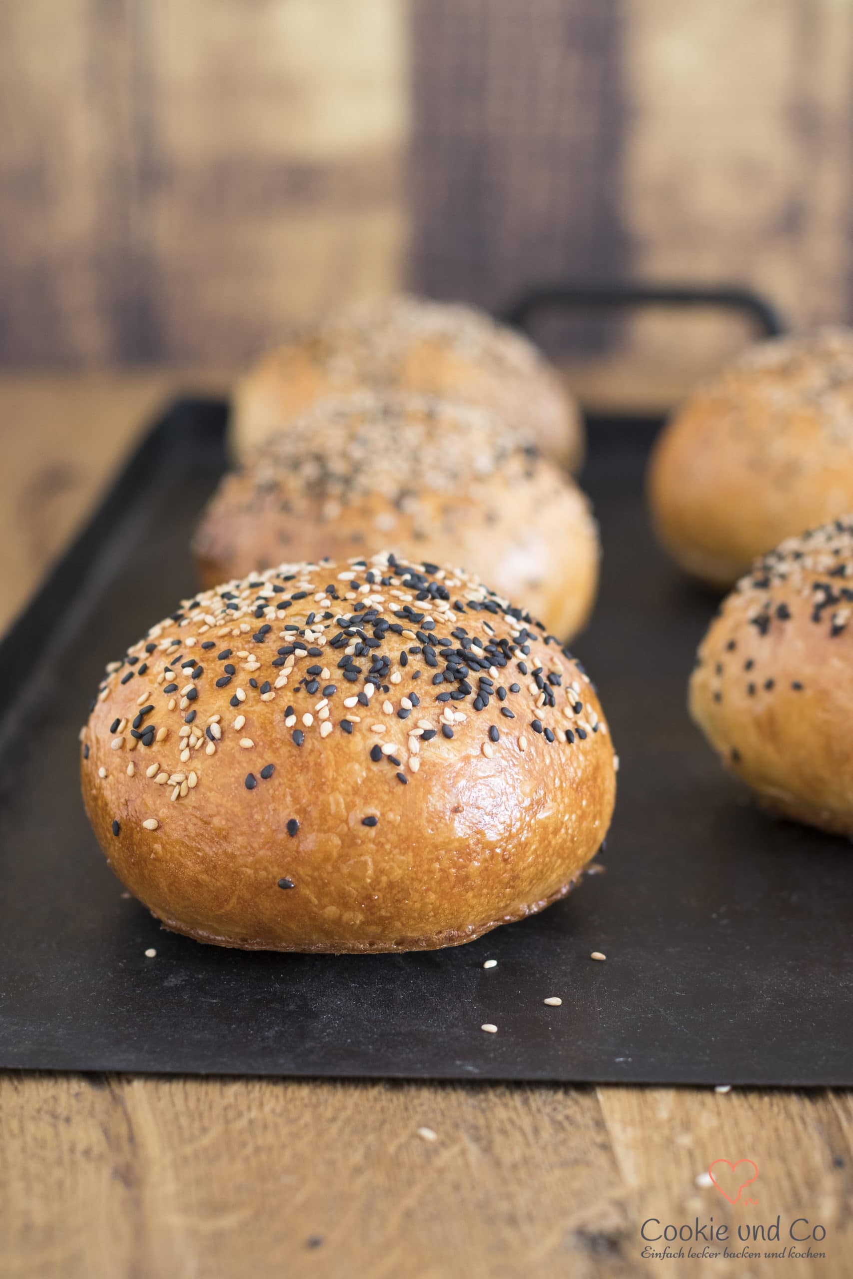 Brioche Burger Buns - die besten. Sehr fluffig, soft und sehr lecker. Mit wenig Hefe.