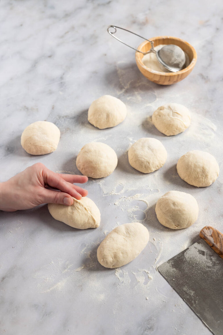 Brötchen Teiglinge lang formen.